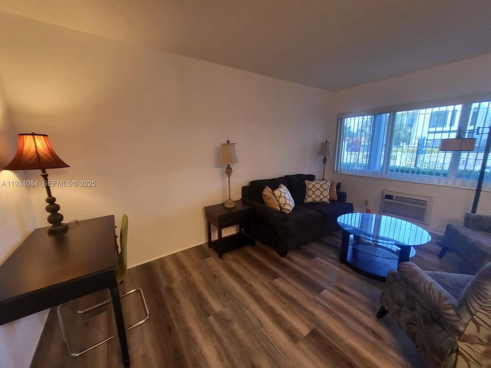 For Sale: $186,888 (1 beds, 1 baths, 494 Square Feet)