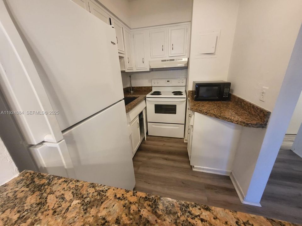 For Sale: $186,888 (1 beds, 1 baths, 494 Square Feet)