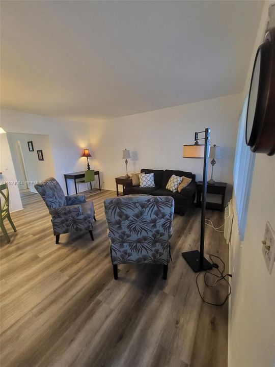 For Sale: $186,888 (1 beds, 1 baths, 494 Square Feet)