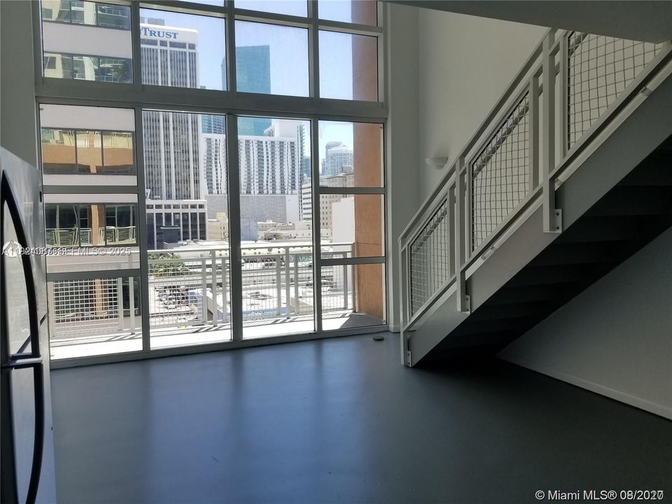 Под контрактом: $339,900 (1 спален, 1 ванн, 978 Квадратных фут)