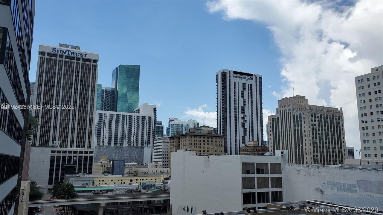 Под контрактом: $339,900 (1 спален, 1 ванн, 978 Квадратных фут)