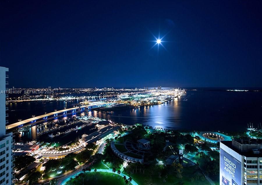 Под контрактом: $339,900 (1 спален, 1 ванн, 978 Квадратных фут)