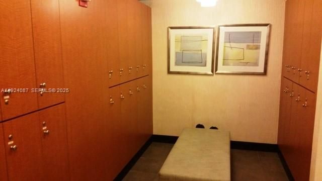 Под контрактом: $339,900 (1 спален, 1 ванн, 978 Квадратных фут)