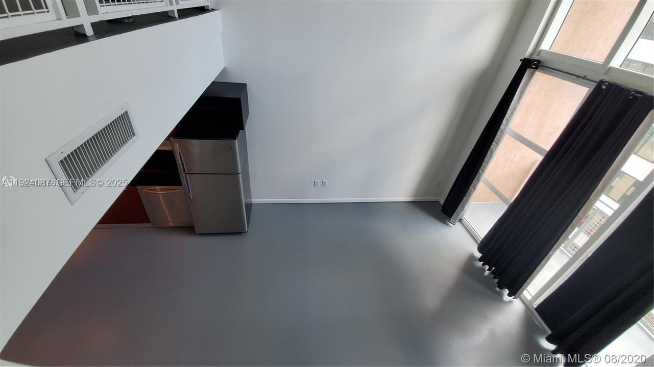 Под контрактом: $339,900 (1 спален, 1 ванн, 978 Квадратных фут)