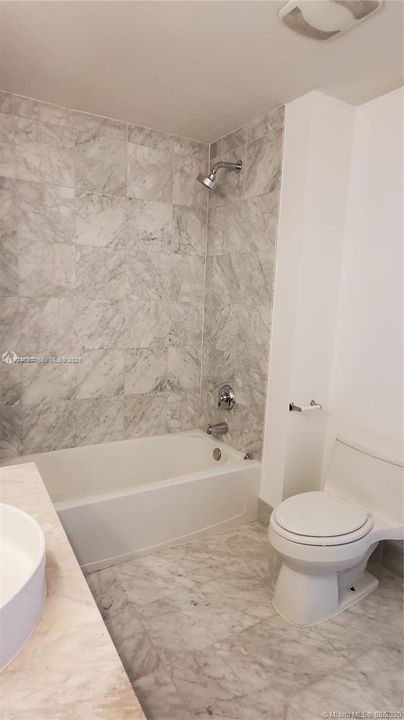 Под контрактом: $339,900 (1 спален, 1 ванн, 978 Квадратных фут)