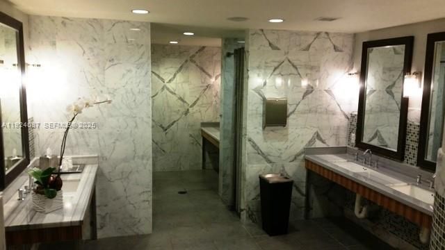 Под контрактом: $339,900 (1 спален, 1 ванн, 978 Квадратных фут)