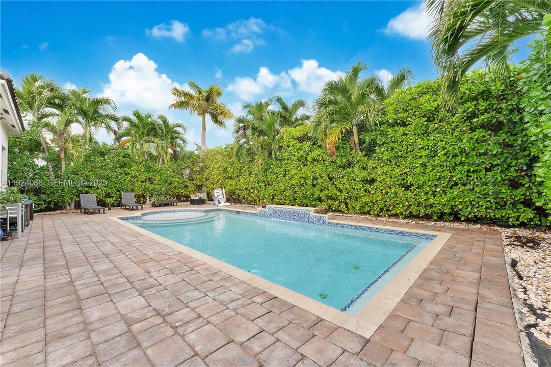 For Sale: $799,000 (3 beds, 3 baths, 1980 Square Feet)