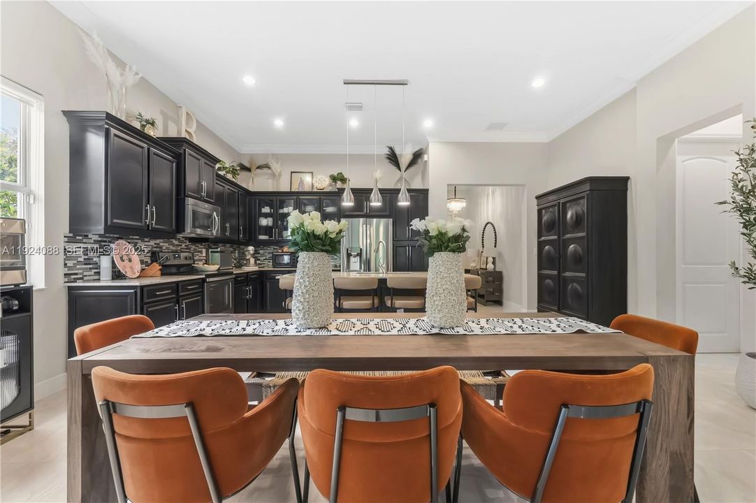 For Sale: $799,000 (3 beds, 3 baths, 1980 Square Feet)