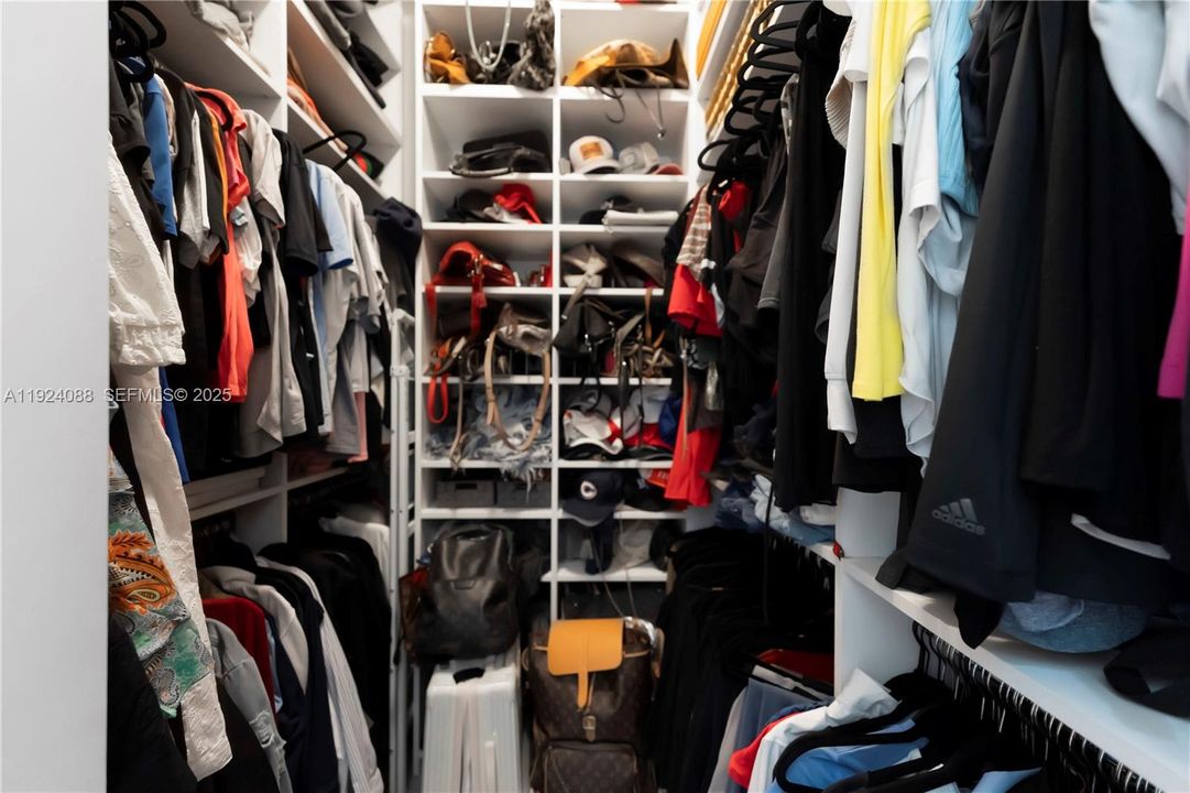 For Sale: $799,000 (3 beds, 3 baths, 1980 Square Feet)