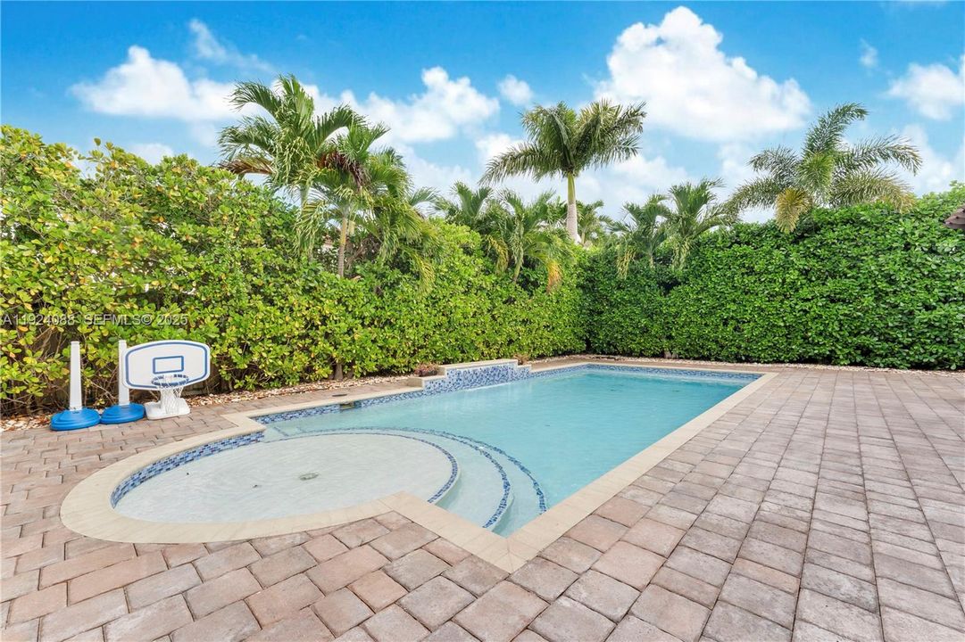 For Sale: $799,000 (3 beds, 3 baths, 1980 Square Feet)