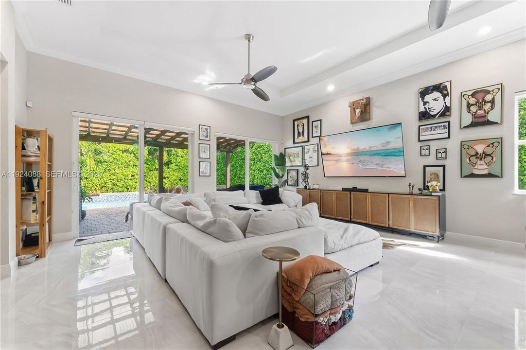 For Sale: $799,000 (3 beds, 3 baths, 1980 Square Feet)