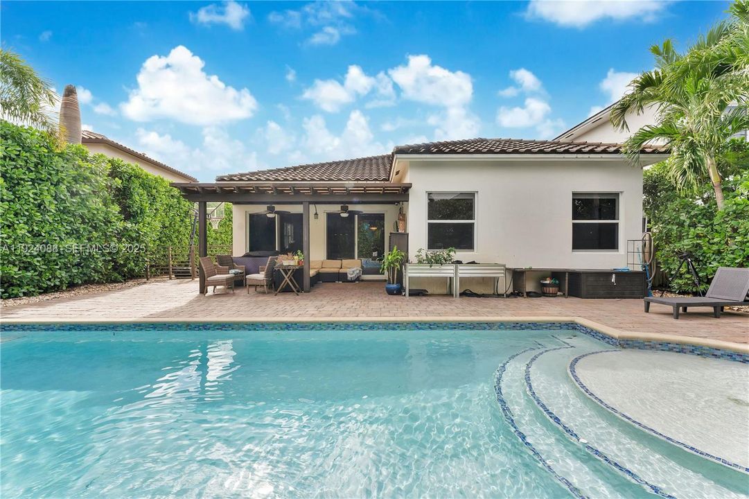 For Sale: $799,000 (3 beds, 3 baths, 1980 Square Feet)