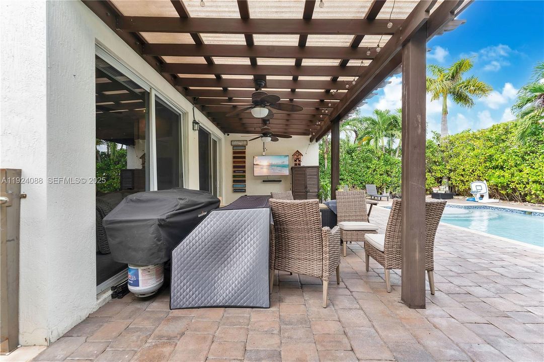 For Sale: $799,000 (3 beds, 3 baths, 1980 Square Feet)