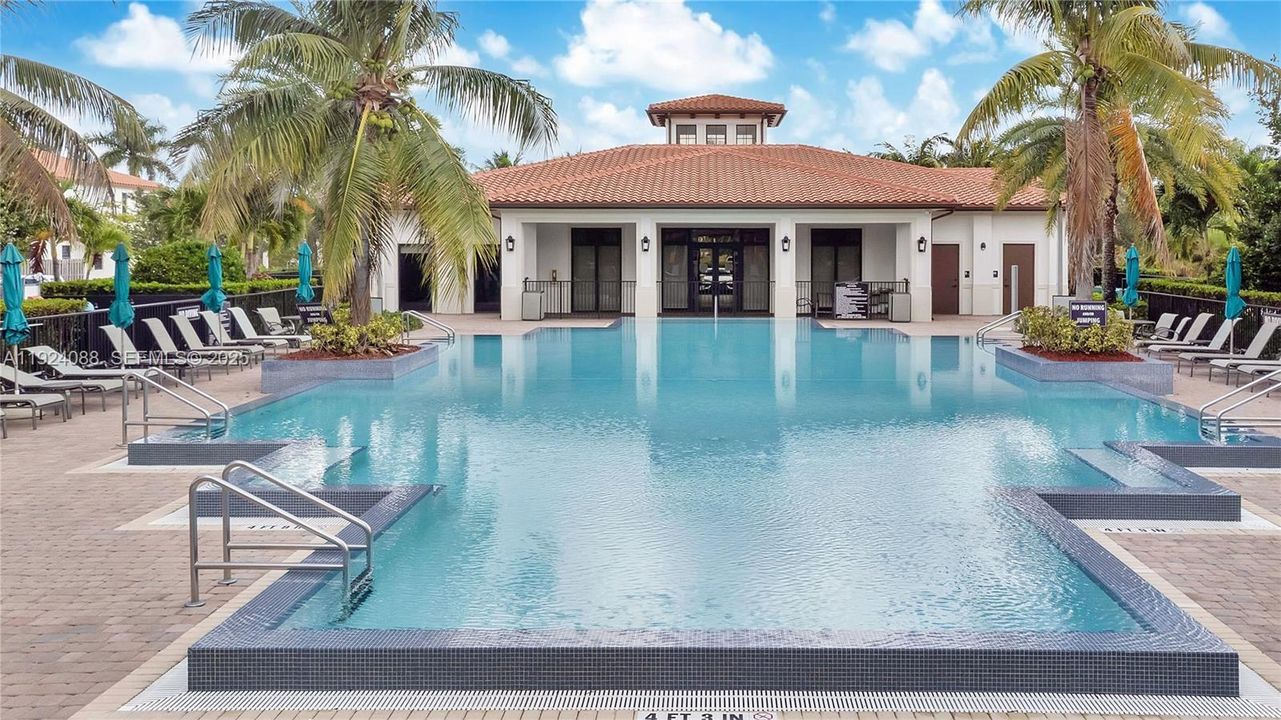 For Sale: $799,000 (3 beds, 3 baths, 1980 Square Feet)