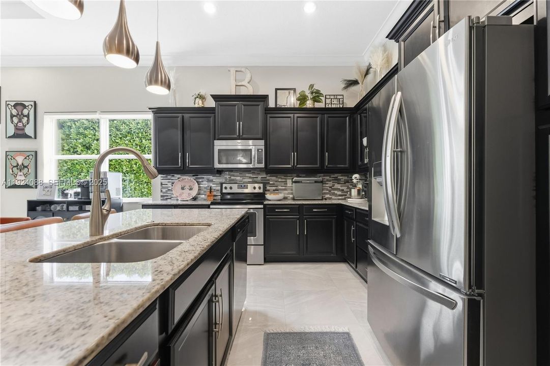 For Sale: $799,000 (3 beds, 3 baths, 1980 Square Feet)