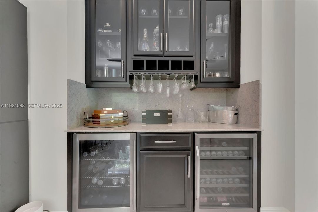 For Sale: $799,000 (3 beds, 3 baths, 1980 Square Feet)