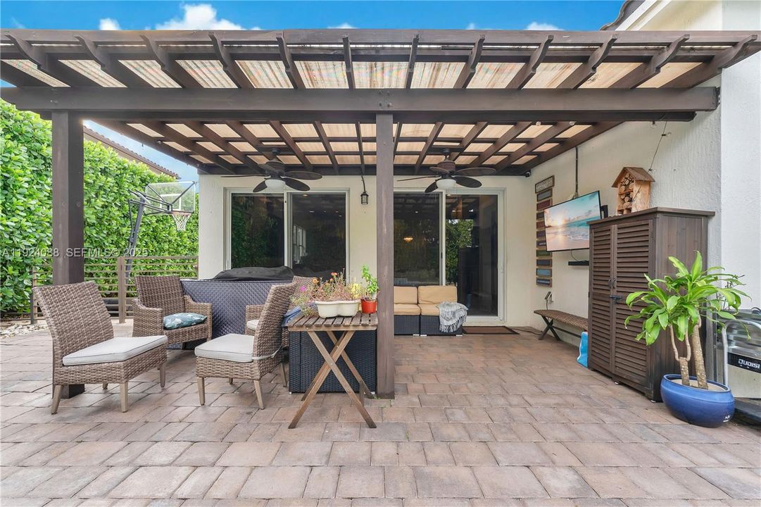 For Sale: $799,000 (3 beds, 3 baths, 1980 Square Feet)