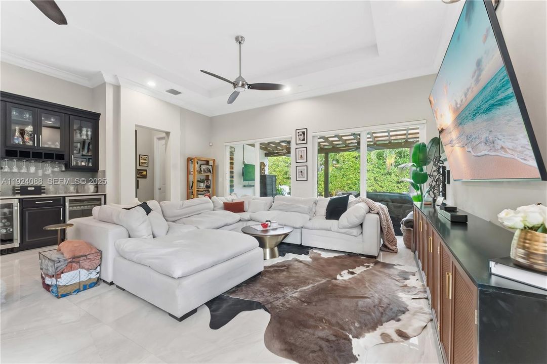 For Sale: $799,000 (3 beds, 3 baths, 1980 Square Feet)