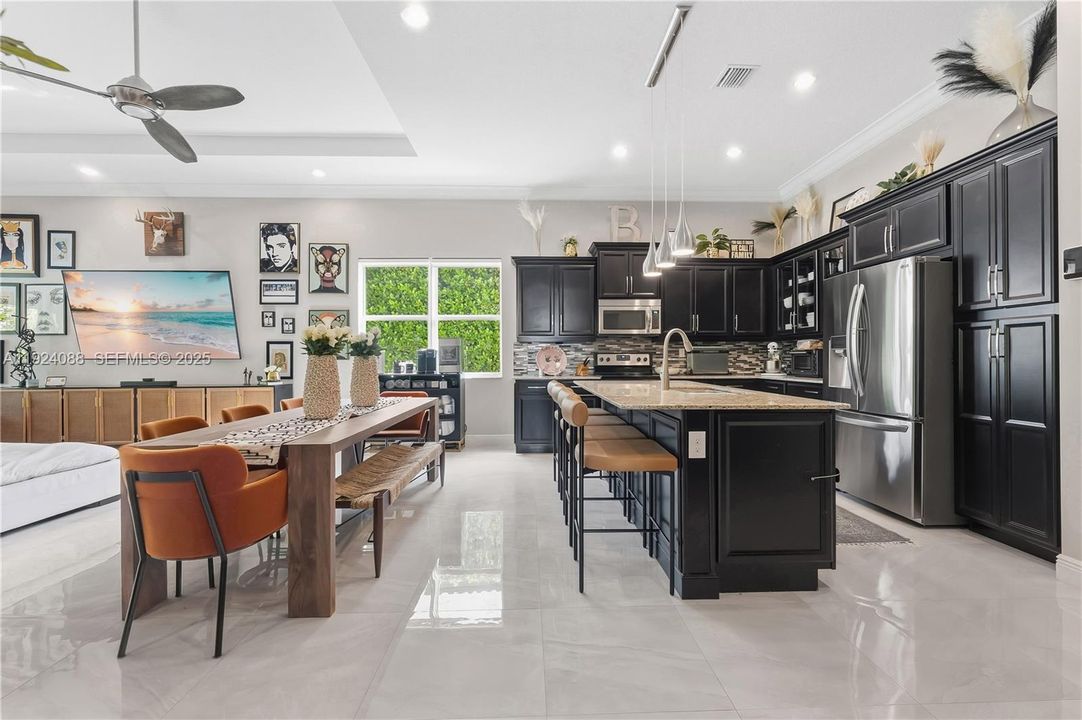 For Sale: $799,000 (3 beds, 3 baths, 1980 Square Feet)