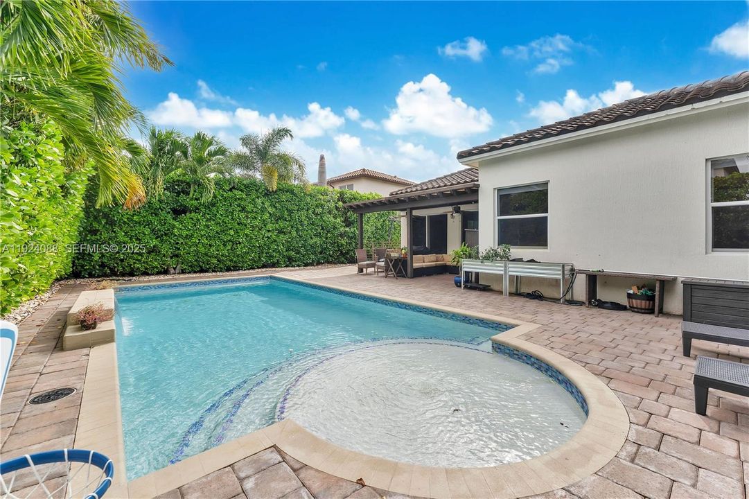 For Sale: $799,000 (3 beds, 3 baths, 1980 Square Feet)