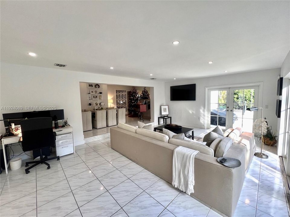 For Sale: $2,250,000 (4 beds, 3 baths, 2353 Square Feet)