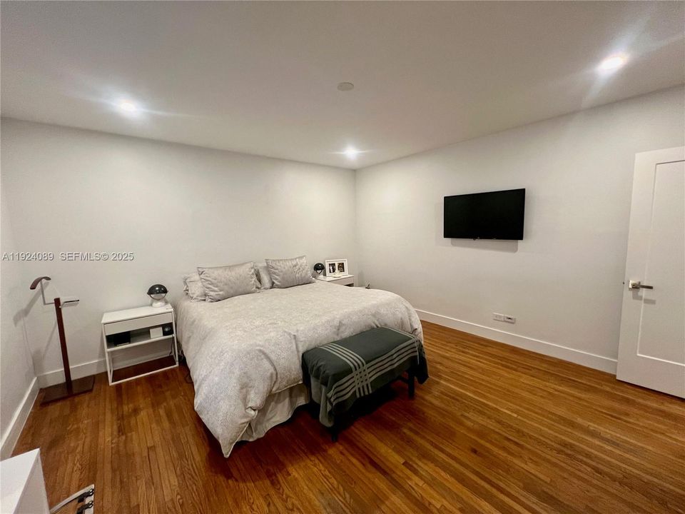 For Sale: $2,250,000 (4 beds, 3 baths, 2353 Square Feet)