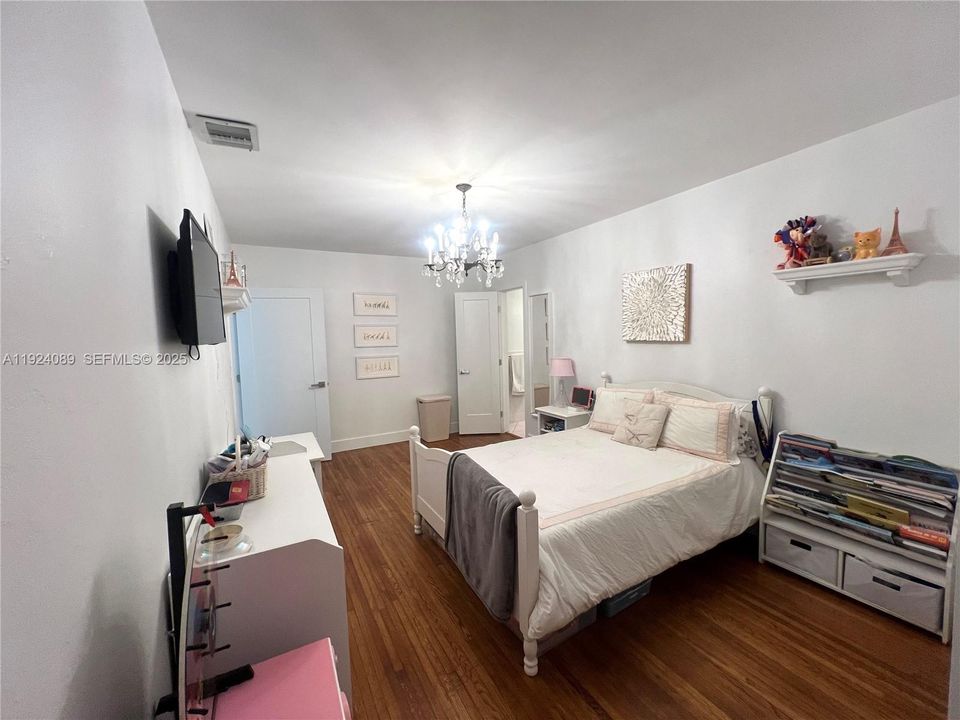 For Sale: $2,250,000 (4 beds, 3 baths, 2353 Square Feet)