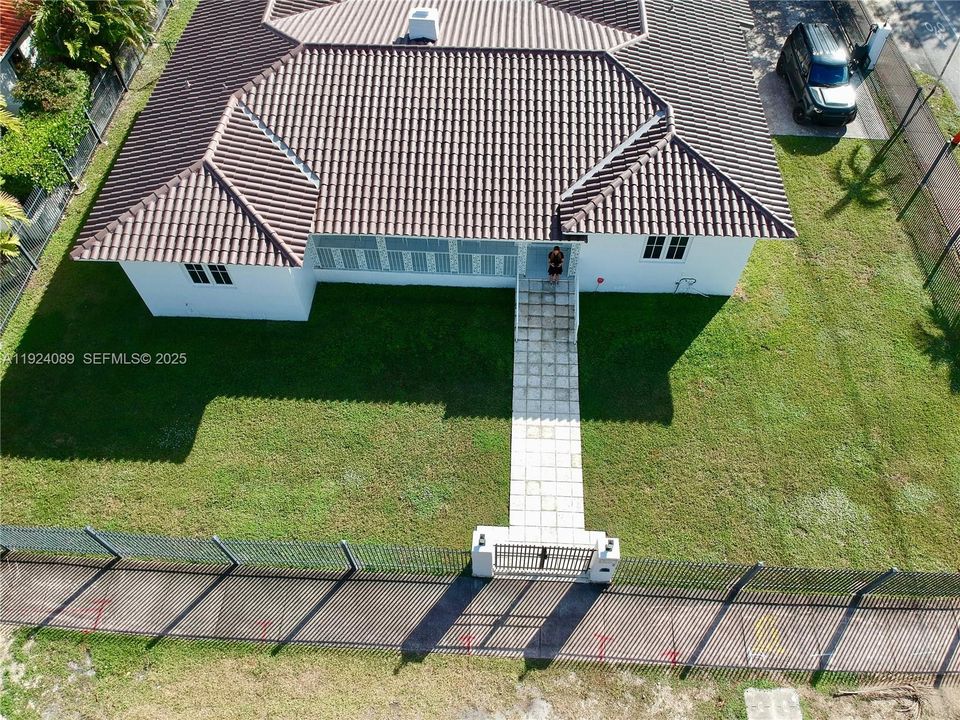 For Sale: $2,250,000 (4 beds, 3 baths, 2353 Square Feet)