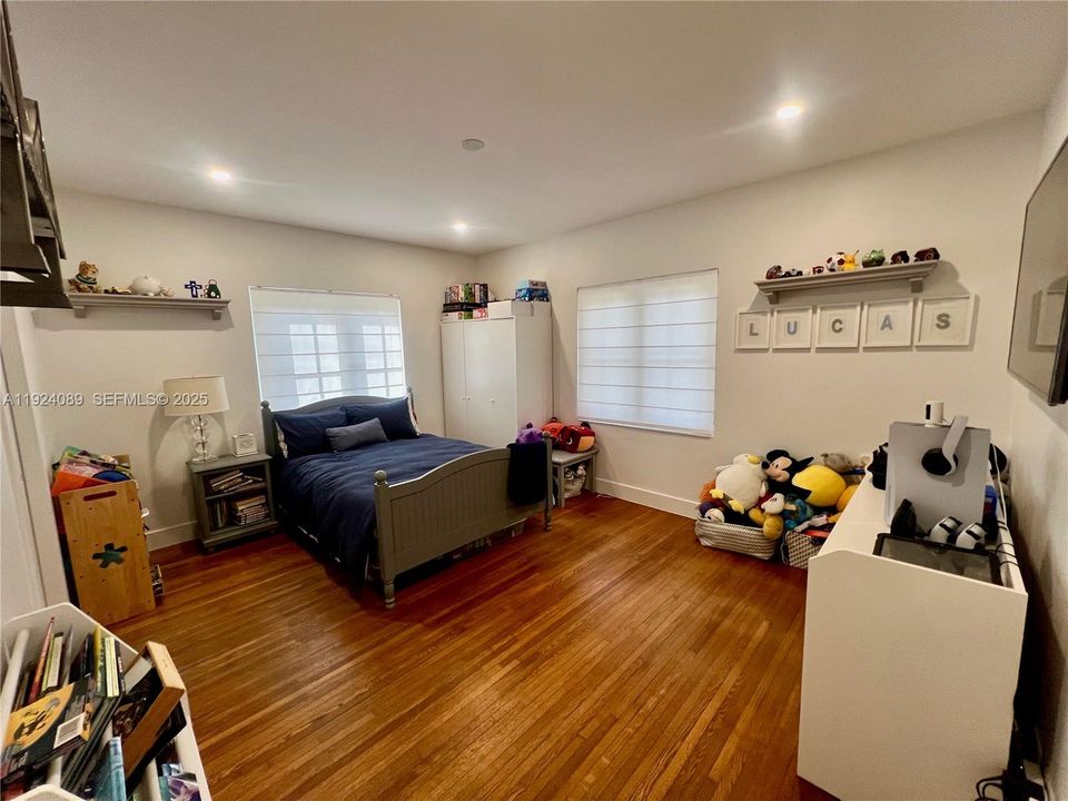 For Sale: $2,250,000 (4 beds, 3 baths, 2353 Square Feet)