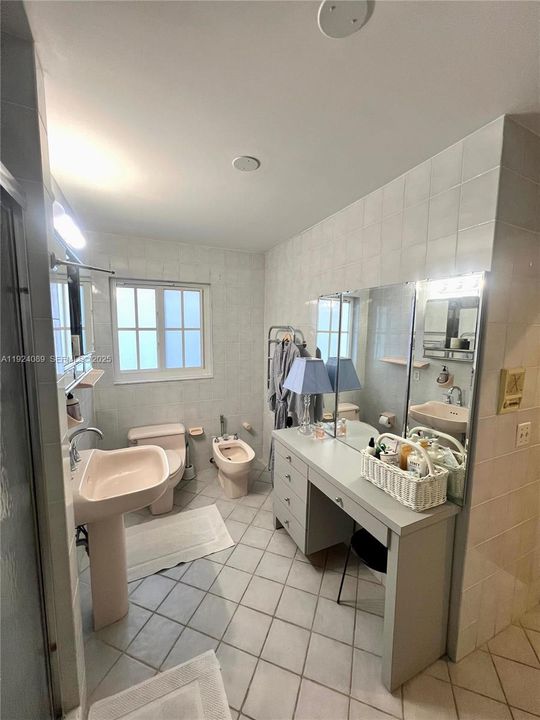 For Sale: $2,250,000 (4 beds, 3 baths, 2353 Square Feet)