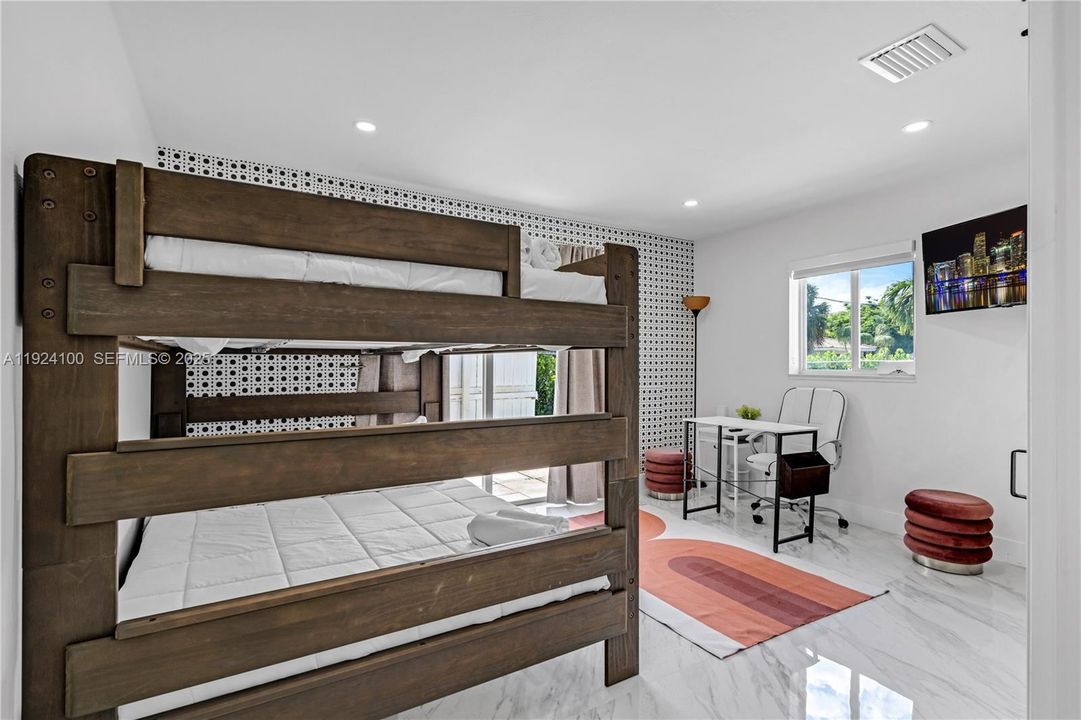 На продажу: $629,000 (3 спален, 2 ванн, 1200 Квадратных фут)