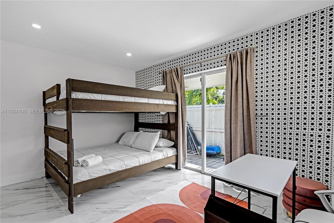 На продажу: $629,000 (3 спален, 2 ванн, 1200 Квадратных фут)