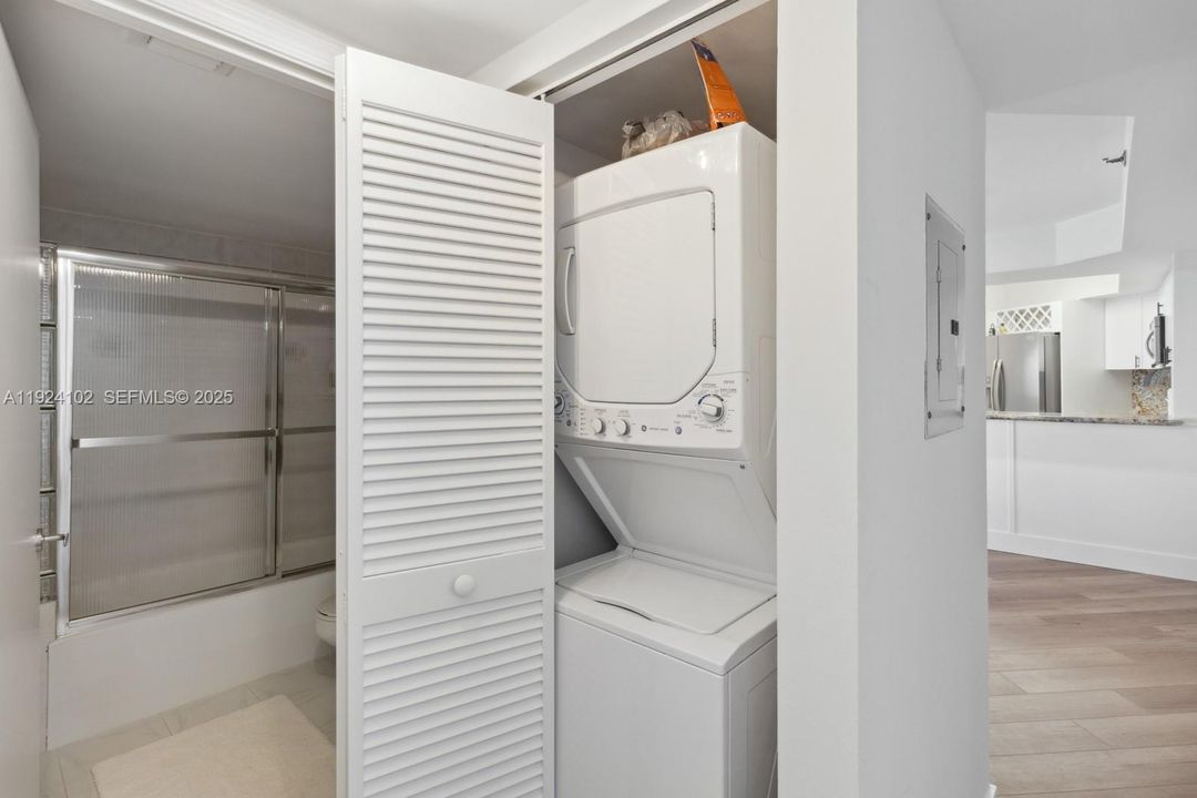 For Rent: $5,500 (2 beds, 2 baths, 1180 Square Feet)