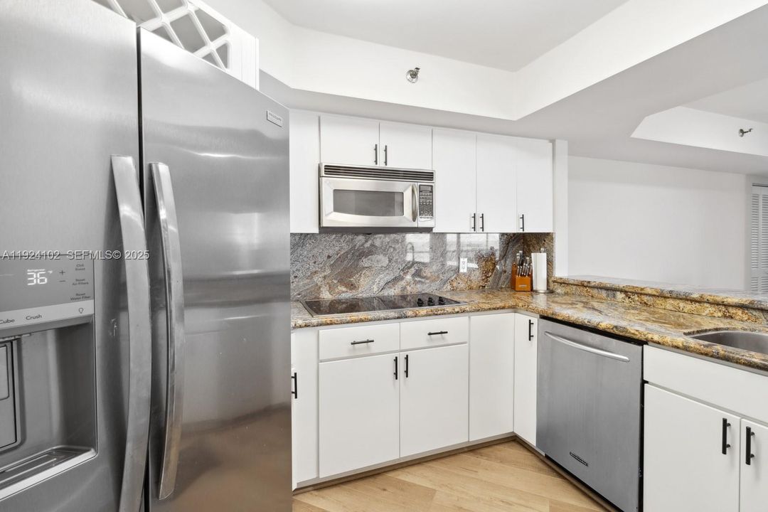 For Rent: $5,500 (2 beds, 2 baths, 1180 Square Feet)