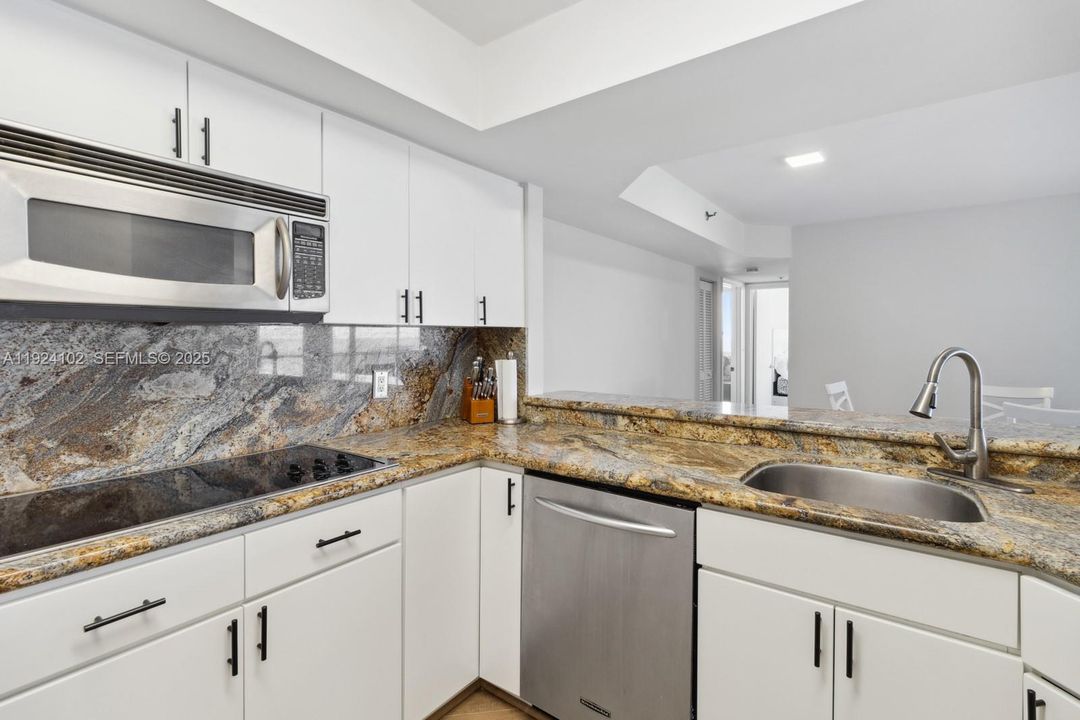 For Rent: $5,500 (2 beds, 2 baths, 1180 Square Feet)