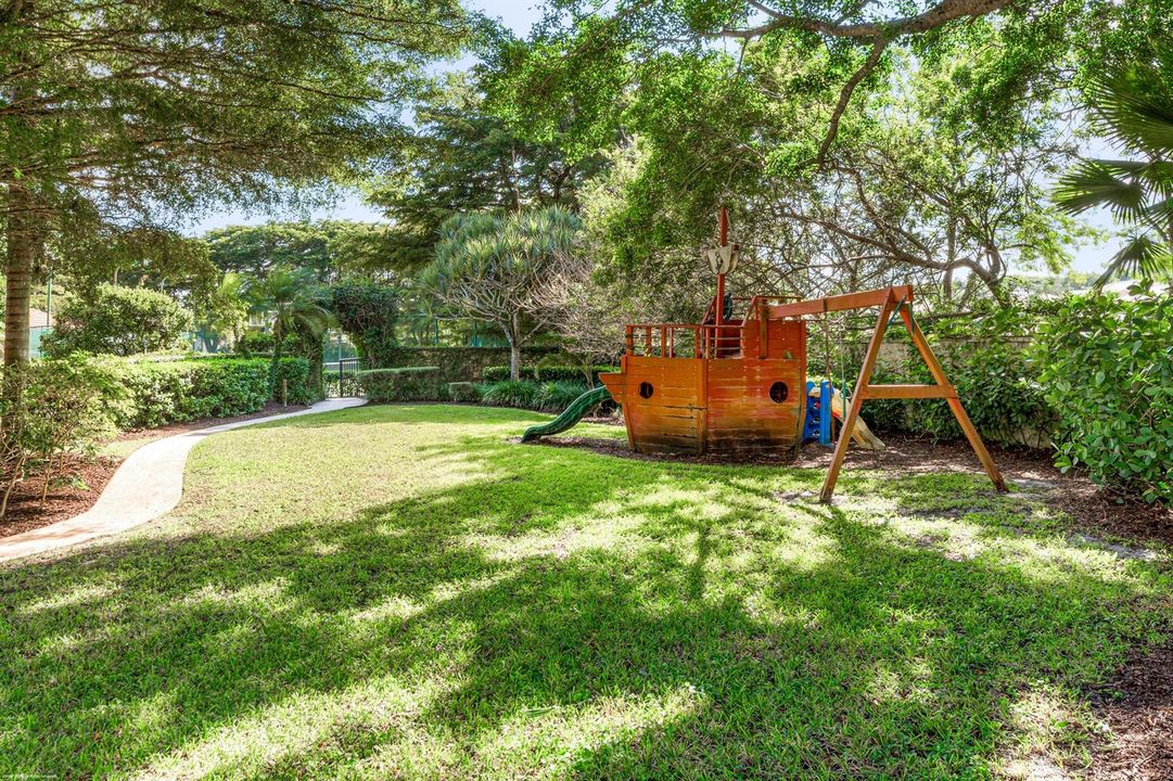 2359 Muir Cir 074