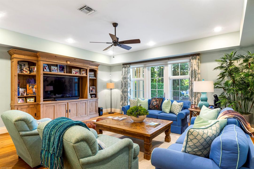2359 Muir Cir 019