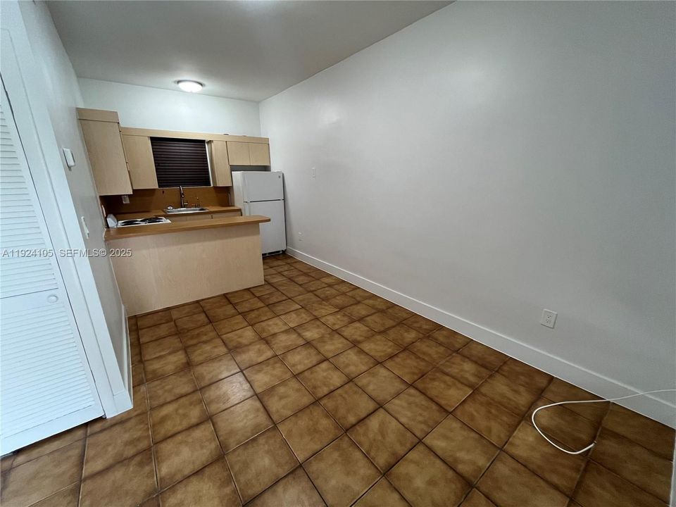 For Rent: $1,600 (1 beds, 1 baths, 440 Square Feet)