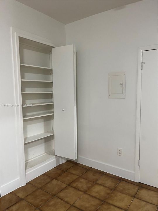 For Rent: $1,600 (1 beds, 1 baths, 440 Square Feet)