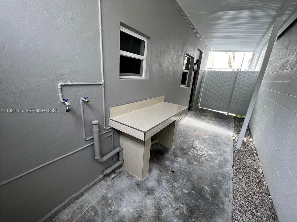 For Rent: $1,600 (1 beds, 1 baths, 440 Square Feet)