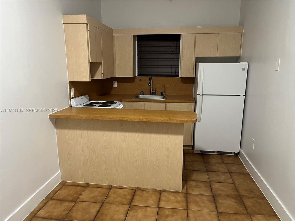 For Rent: $1,600 (1 beds, 1 baths, 440 Square Feet)