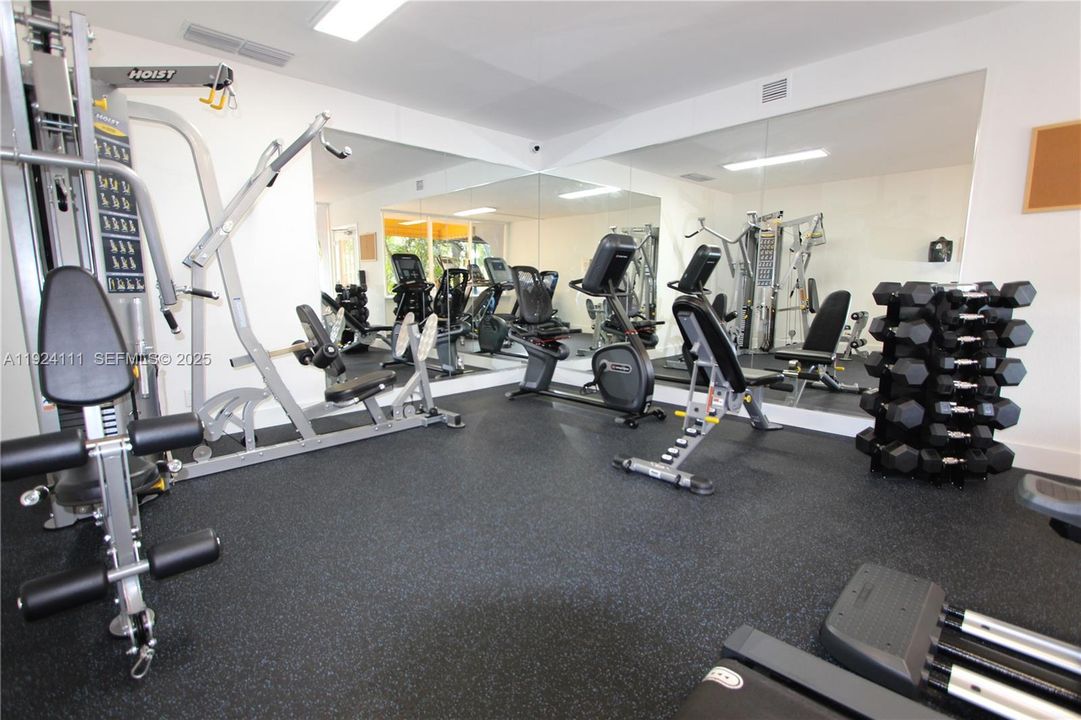 For Rent: $1,750 (1 beds, 1 baths, 605 Square Feet)