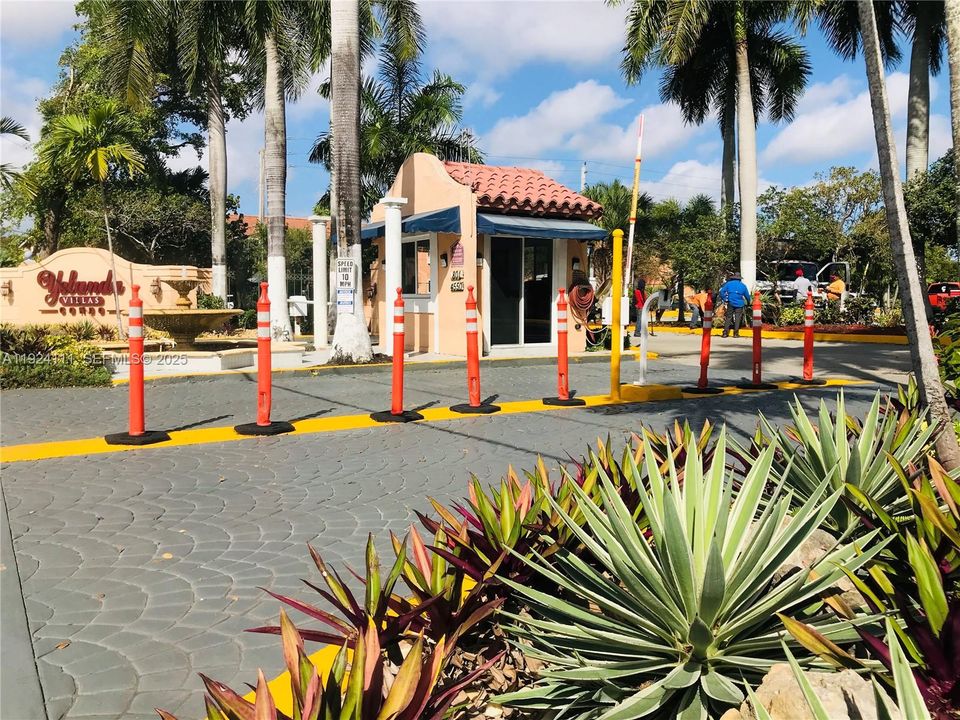 For Rent: $1,750 (1 beds, 1 baths, 605 Square Feet)