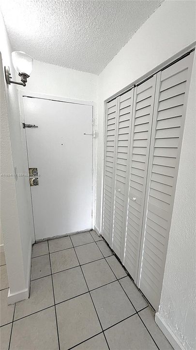 For Rent: $1,750 (1 beds, 1 baths, 605 Square Feet)