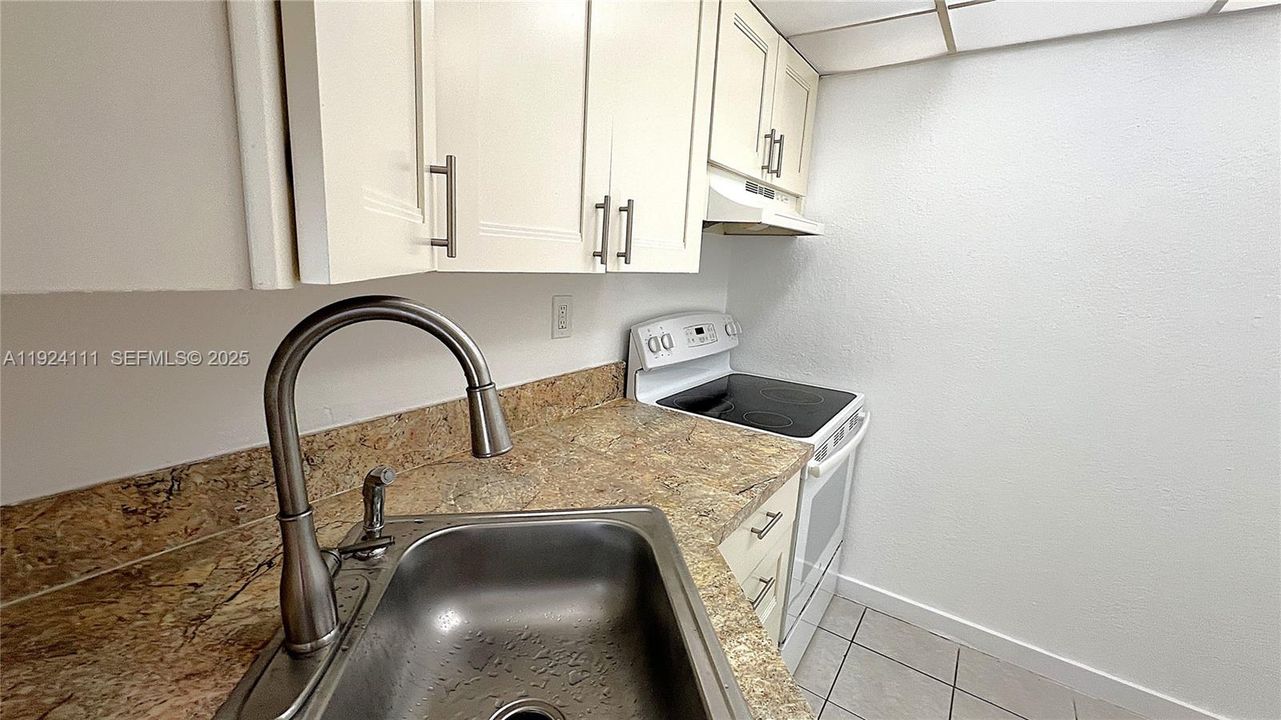 For Rent: $1,750 (1 beds, 1 baths, 605 Square Feet)