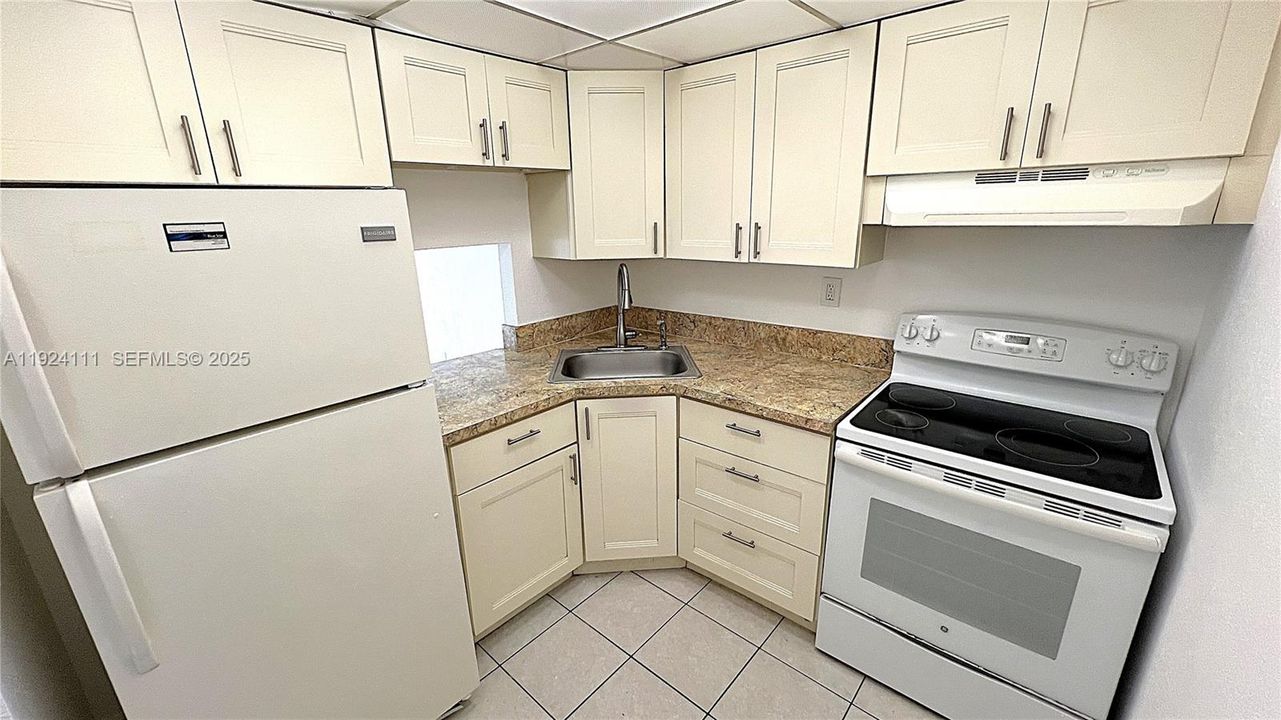 For Rent: $1,750 (1 beds, 1 baths, 605 Square Feet)