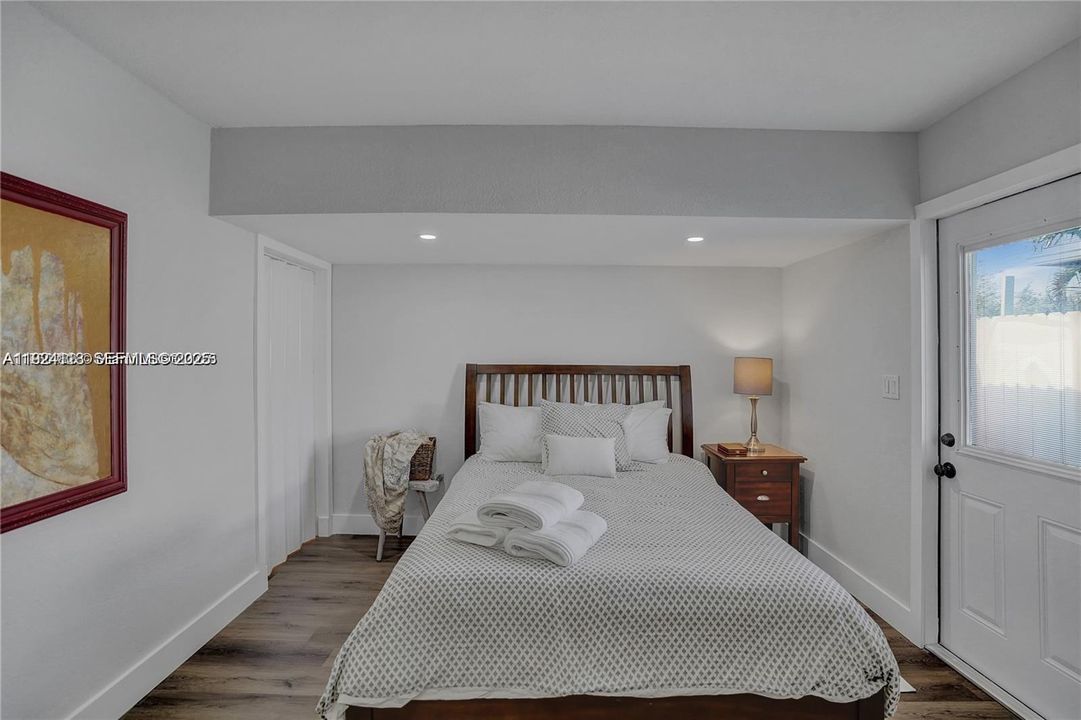 待售: $999,999 (5 贝兹, 3 浴室, 2159 平方英尺)