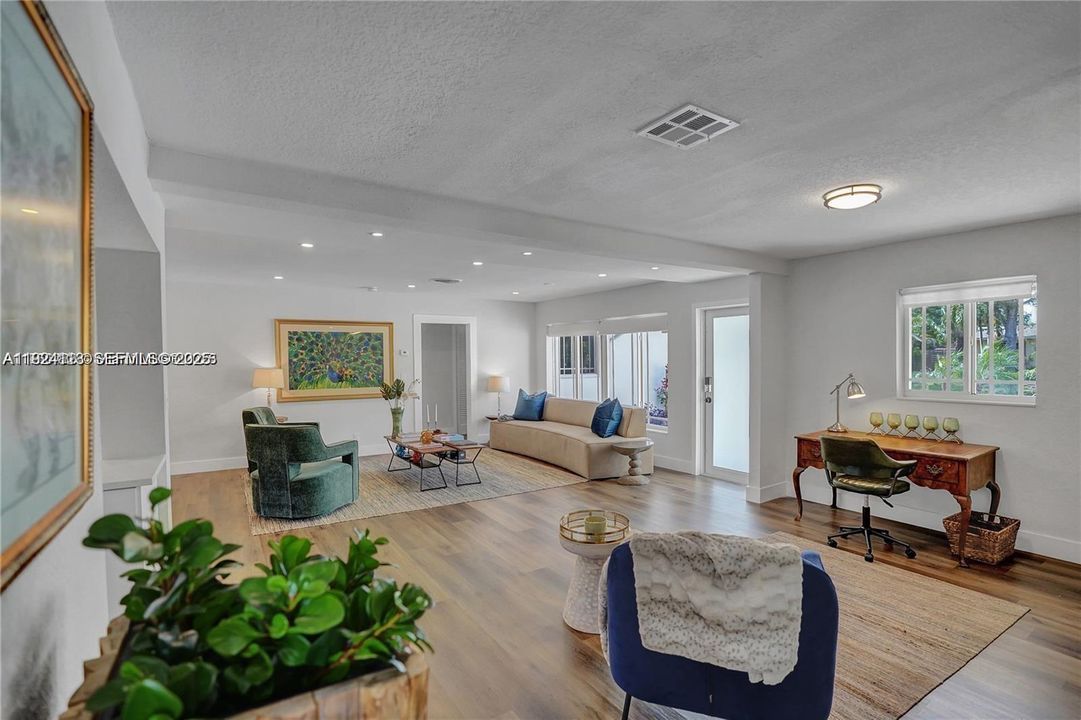 待售: $999,999 (5 贝兹, 3 浴室, 2159 平方英尺)