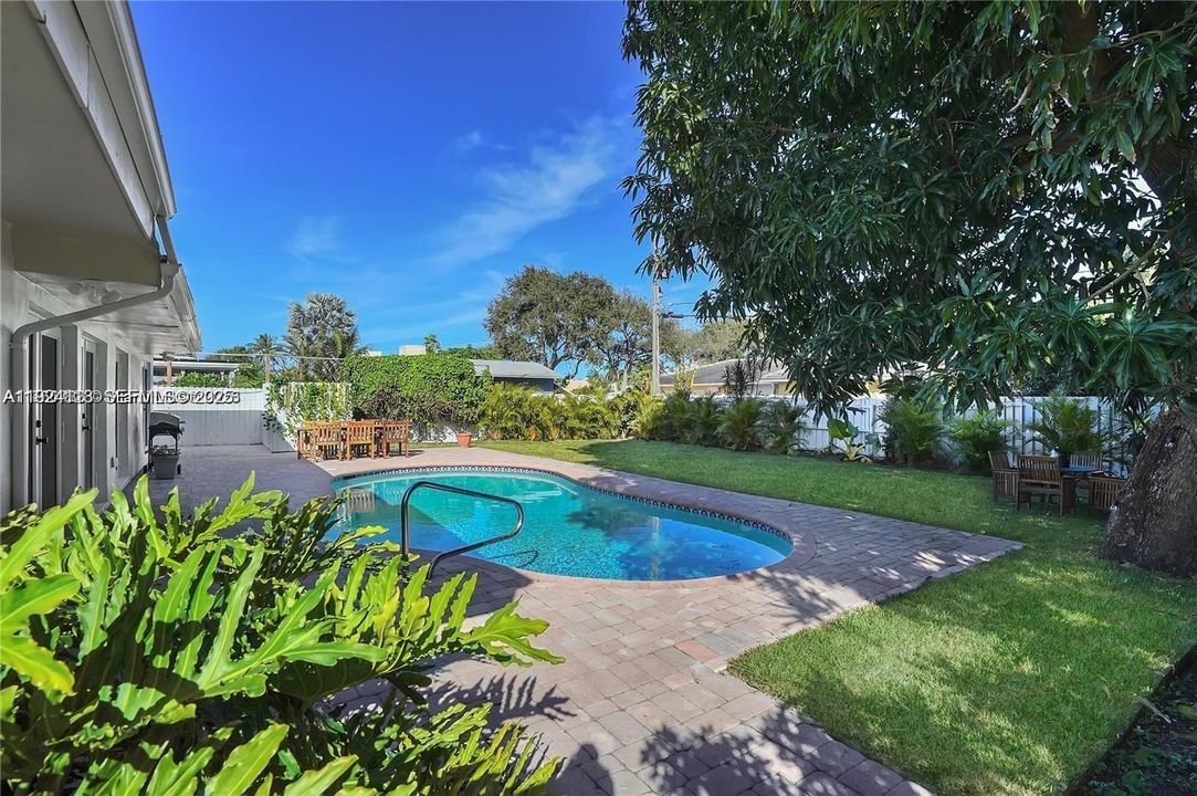 待售: $999,999 (5 贝兹, 3 浴室, 2159 平方英尺)