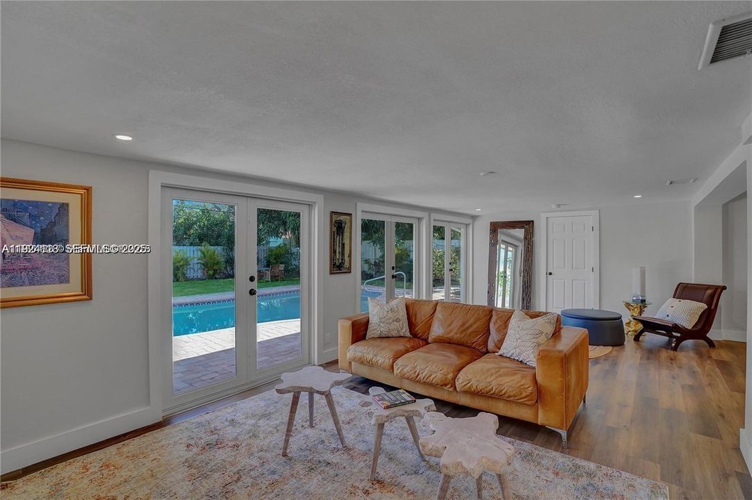 待售: $999,999 (5 贝兹, 3 浴室, 2159 平方英尺)